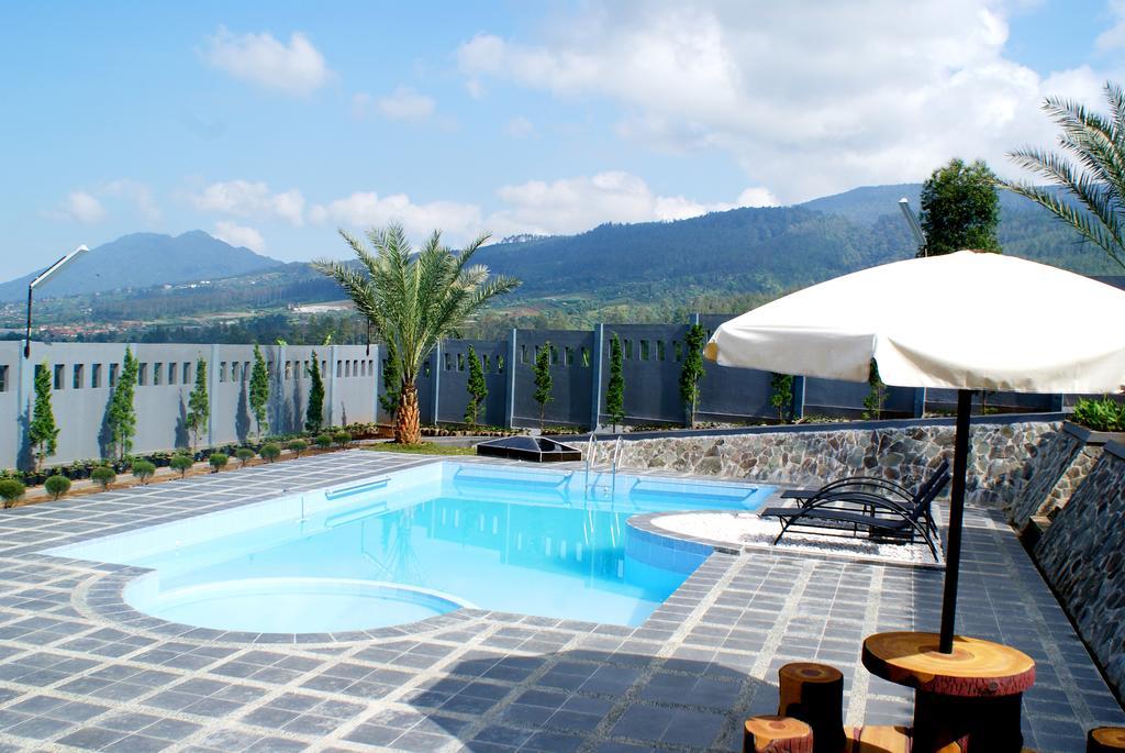 Osmond Villa Resort Lembang Exterior photo