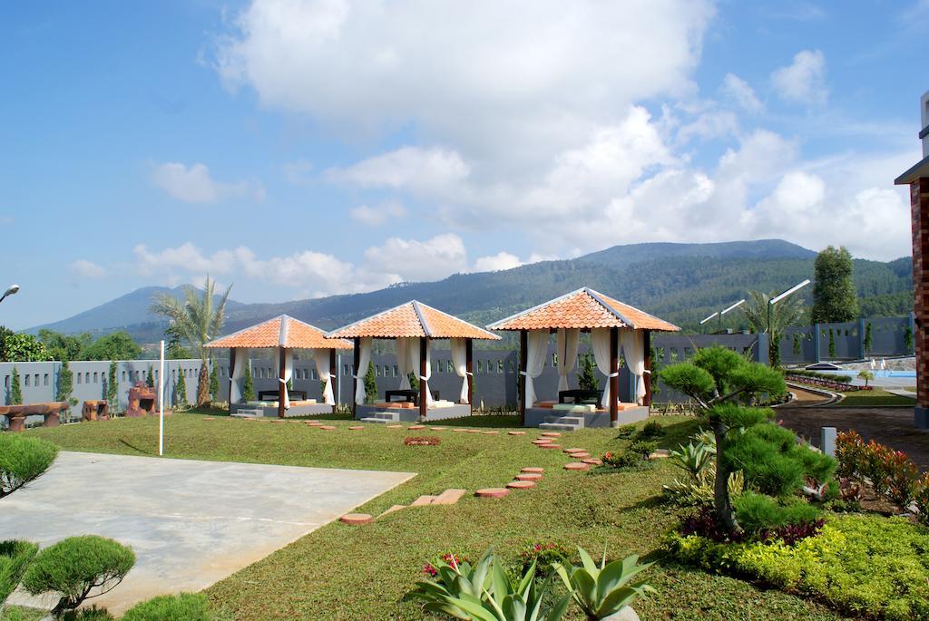 Osmond Villa Resort Lembang Exterior photo