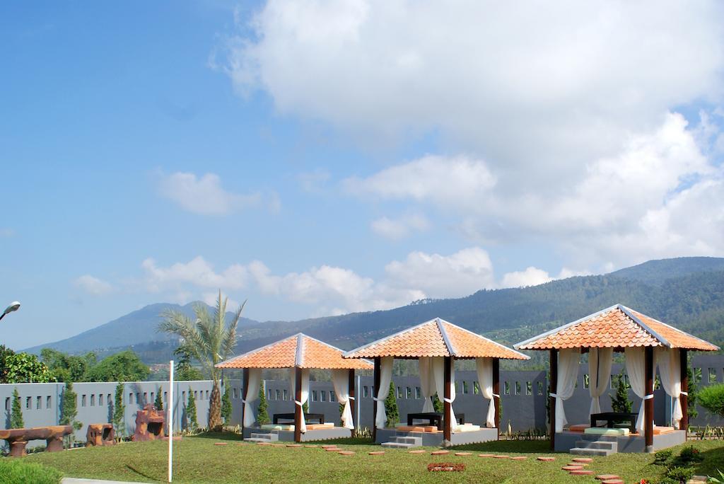 Osmond Villa Resort Lembang Exterior photo