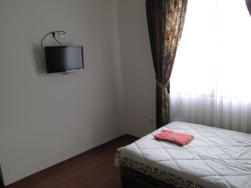 Osmond Villa Resort Lembang Exterior photo